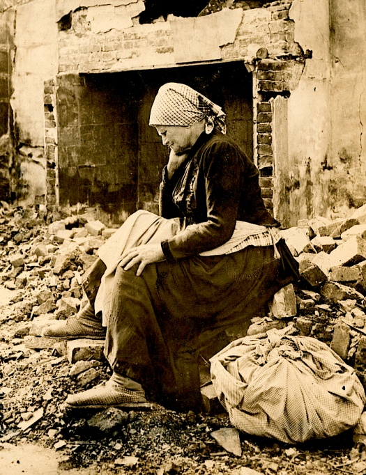WWILearning of German retreat from her district French woman returns to find her home a heap of ruins